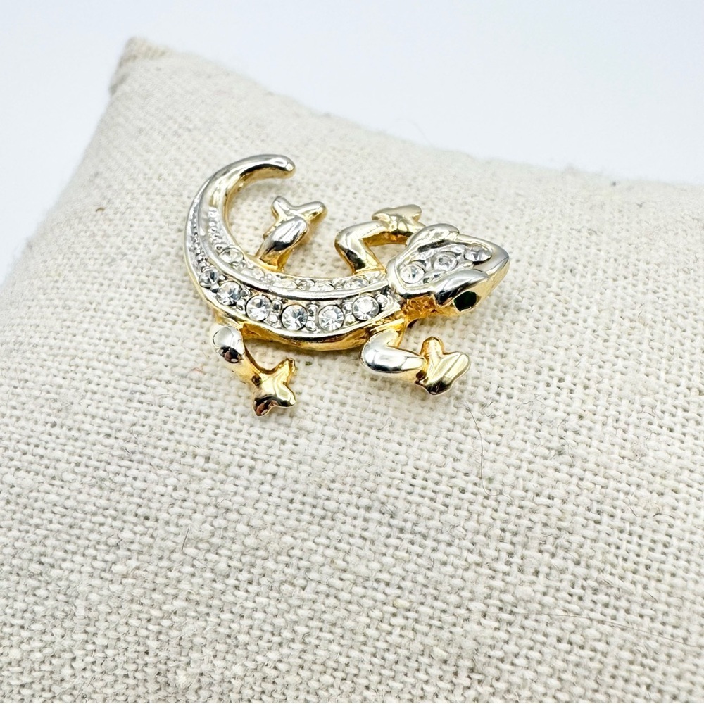 VNTG Gold Plated Gecko Lizard Brooch Pin Emerald Eyes